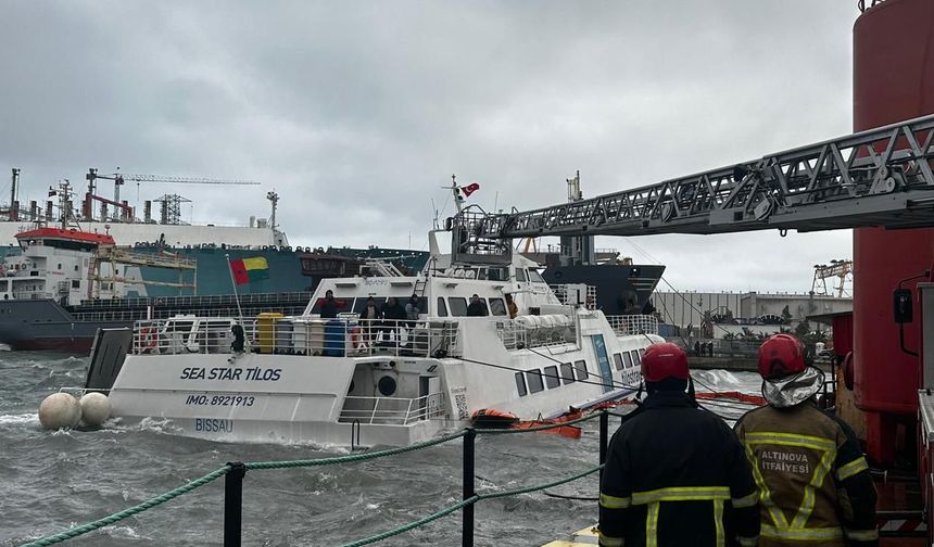 Yalova'da gemide mahsur kalan 6 kişi, sepetli merdivenle kurtarıldı