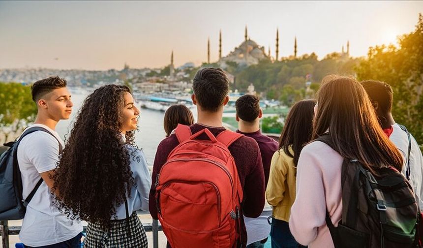 Avrupa’da genç nüfus çoğalıyor! Gençler neden yurt dışına gitmek istiyor?