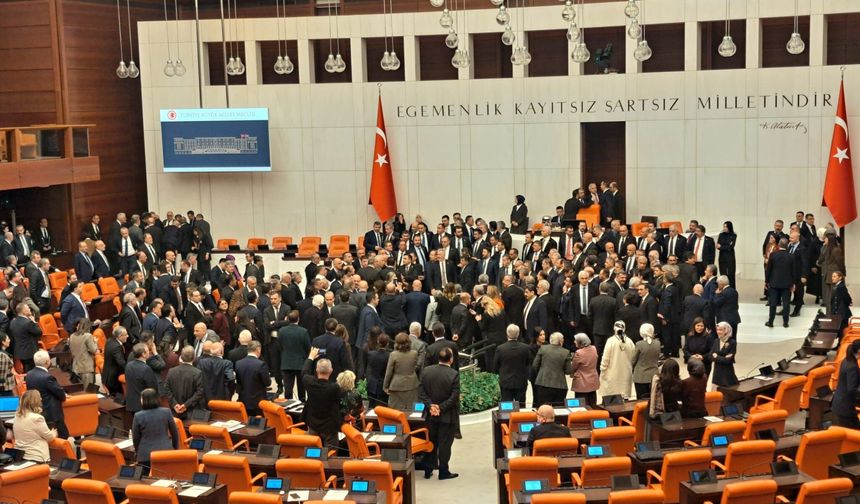 TBMM Karıştı! Yumruklar Konuştu