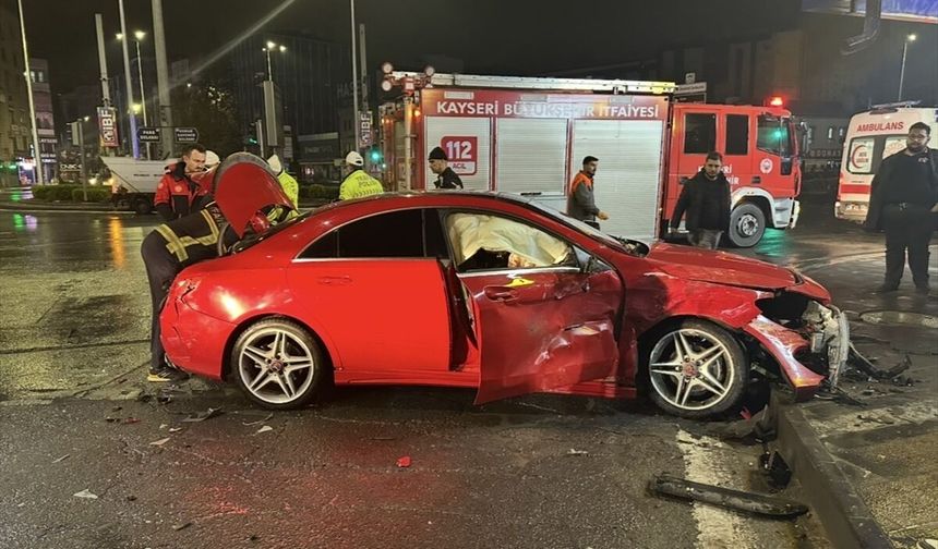 Kayseri'de korkutan kaza: 2 yaralı