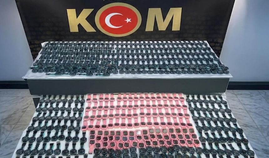 2 milyon lira değerinde kaçak parfüm ve saat ele geçirildi
