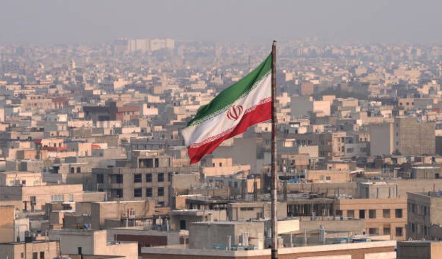 "Bahreyn, BAE ve Kuveyt'te ABD üsleri vuruldu"