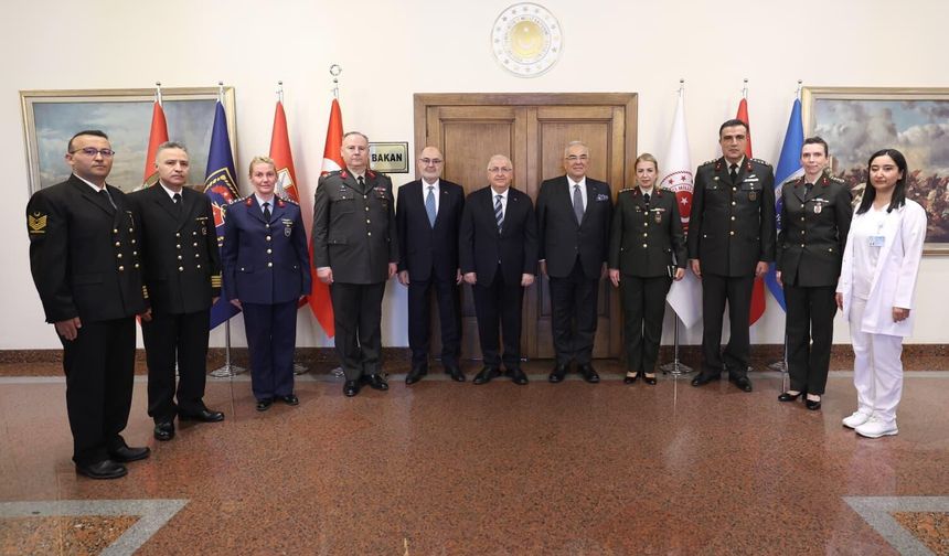 Bakan Güler, MSB sağlık personeliyle bir araya geldi