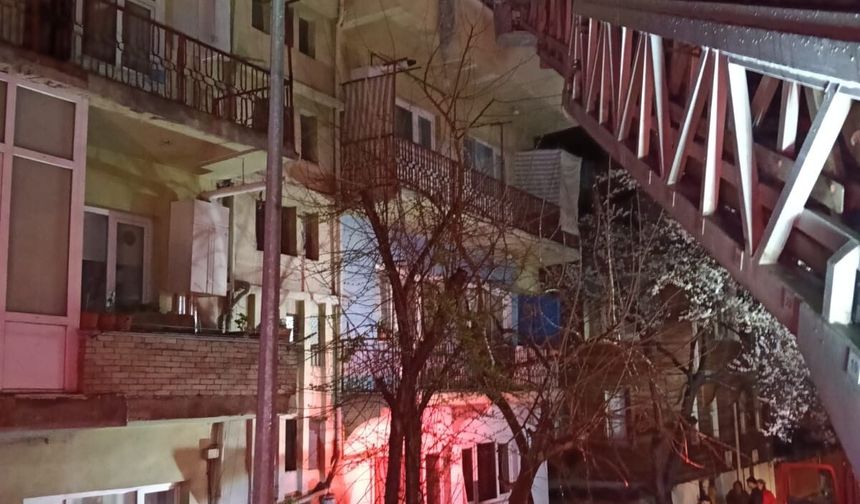 Bartın'da apartman yangını: 2 kişi hastaneye kaldırıldı