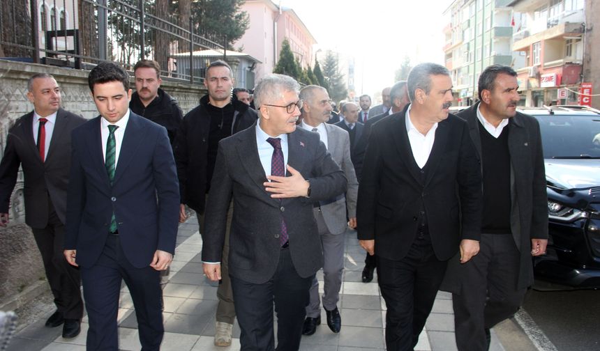 Bingöl Valisi Cahit Çelik, 20 yıl önce görev yaptığı Genç'i ziyaret etti