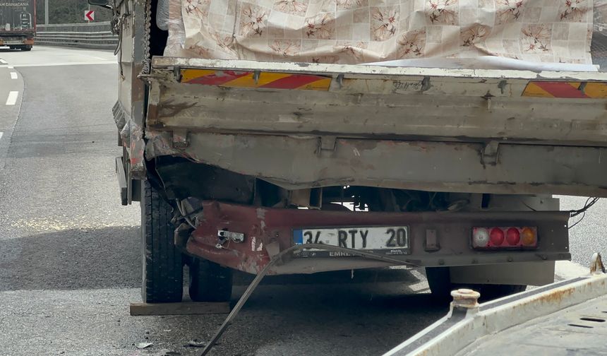 Bolu'da otomobil kamyonetle çarpıştı