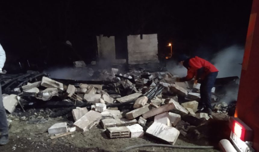 Bolu'da Tek Katlı Ev Yandı