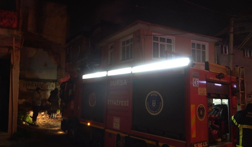 Bursa'da Metruk Bina Yandı