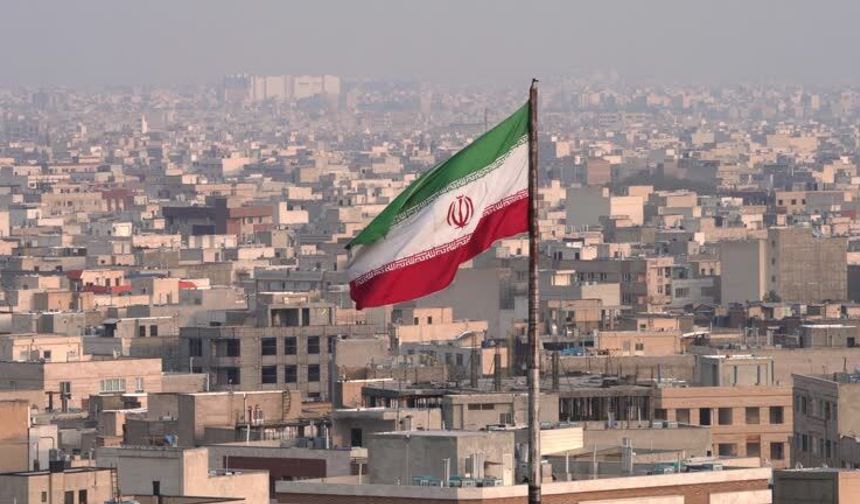 İran ABD ve ortaklarına Hürmüz Boğazı'ndan geçme hakkı tanımayacak