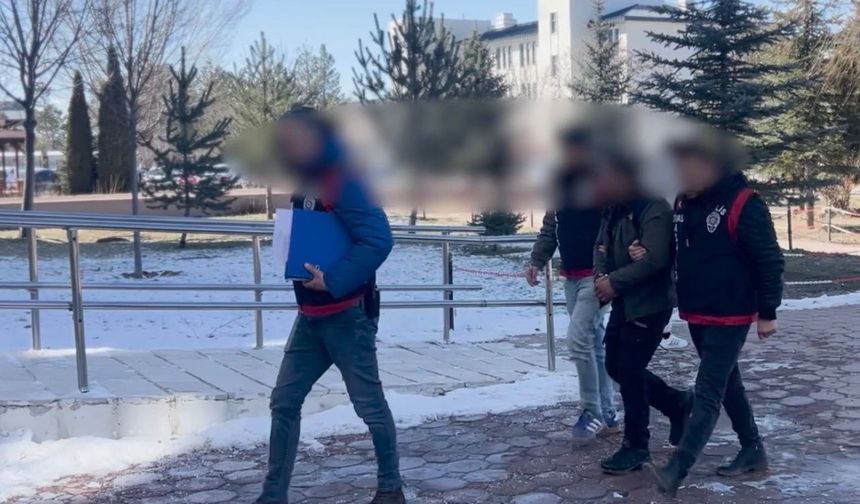 Kadın kıyafetiyle 110 bin liralık soygun yaptılar