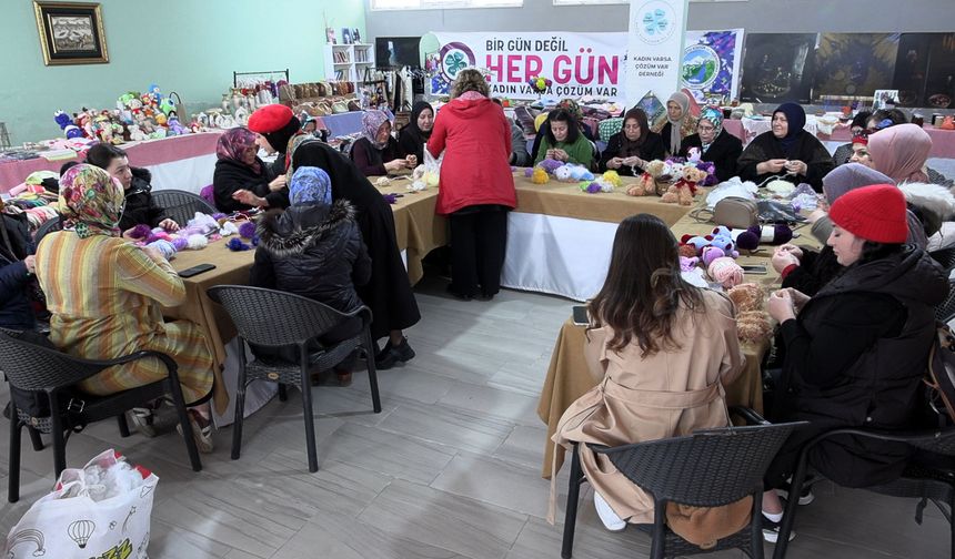 Kadınlardan tedavi gören çocuklara oyuncak