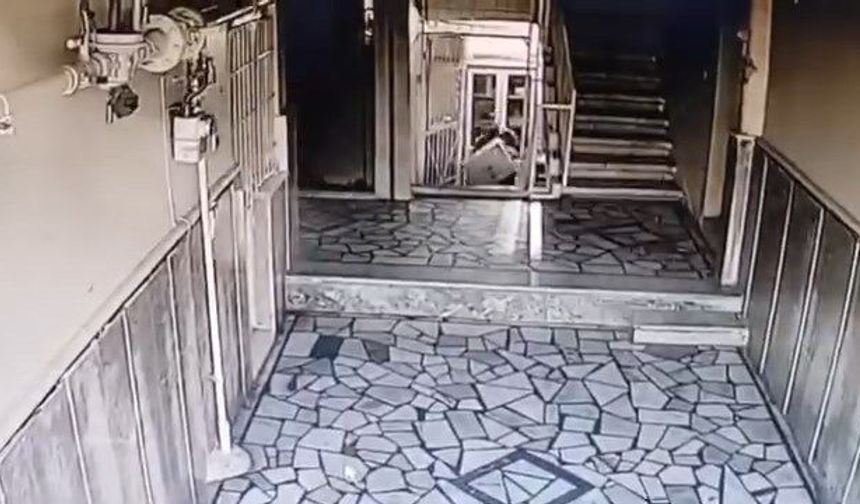 Kamerayı fark eden hırsız soygundan vazgeçti