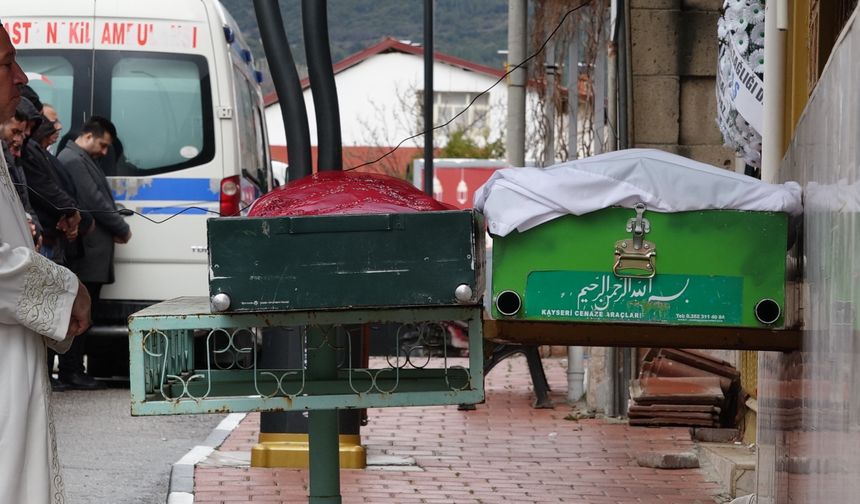 Kazada yaşamını yitiren sözlü çift yan yana defnedildi
