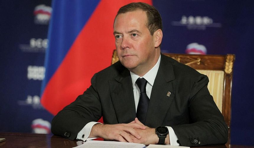 Medvedev'den Orta Doğu açıklaması: "Orwell haklıydı, savaş barıştır"