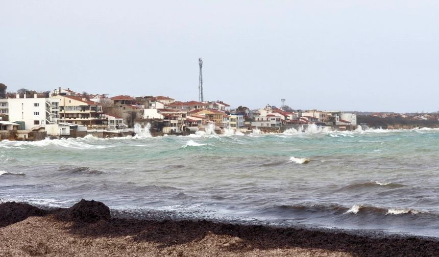 MGM uyardı: Kuzey Ege Denizi için 'fırtına' uyarısı