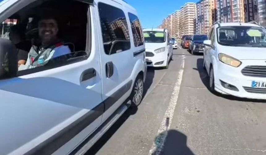 Motosikletlinin 'doğum günü' çağrısına şoförlerden kornalı cevap