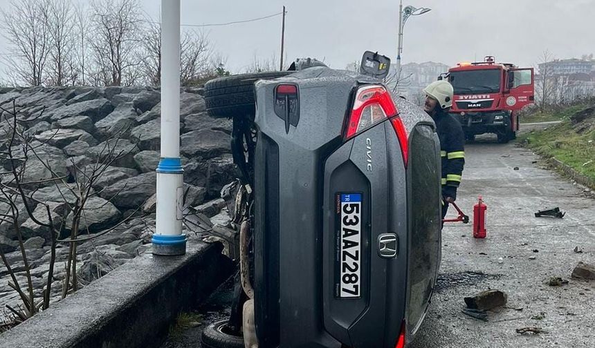 Otomobiol kayganlaşan yolda takla attı