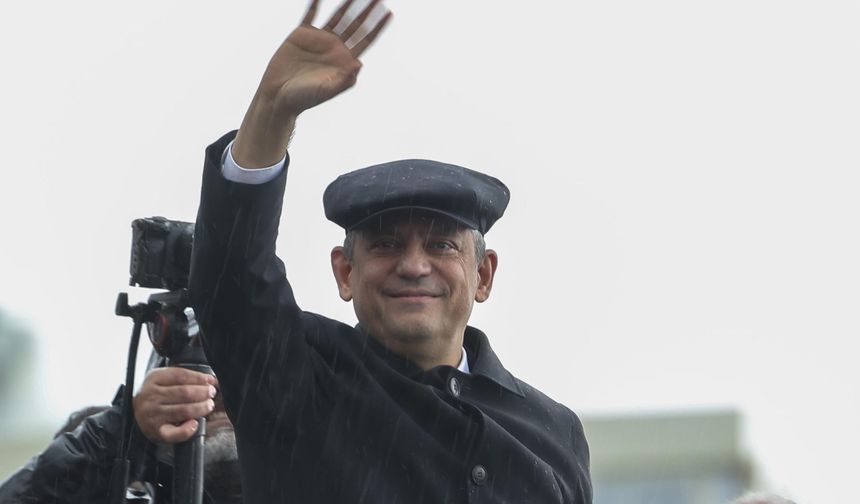 Özel’den sert çıkış: “Ne Ömer'i ne Ekrem'i veririz”