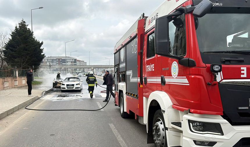 Seyir halinde yanan otomobilden son anda kurtuldu