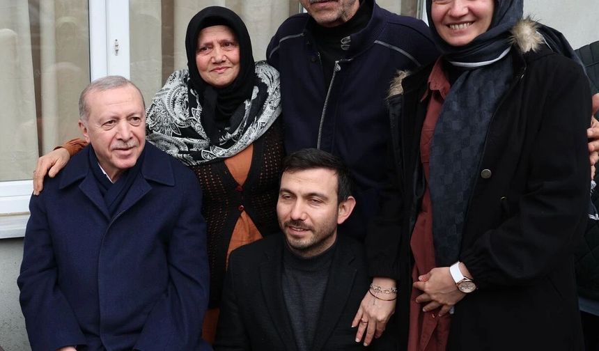 Cumhurbaşkanı Erdoğan, Rize'de komşularıyla bayramlaştı