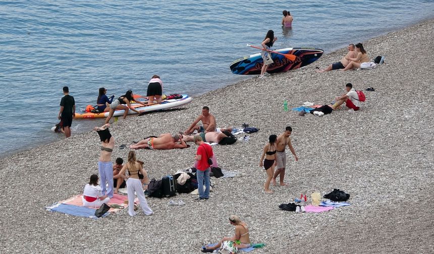 Antalyalılar güneşli havanın tadını çıkardı
