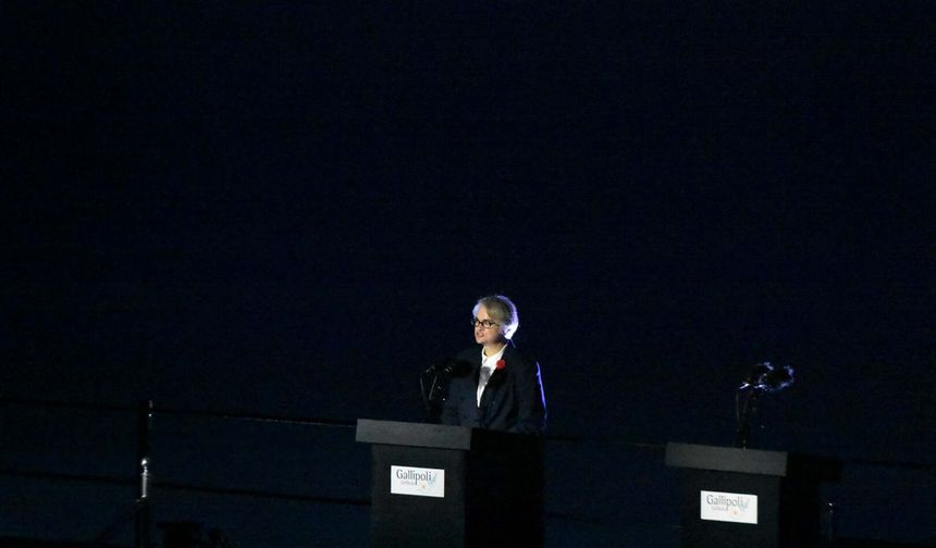 Anzak askerler Şafak Ayini'yle anıldı