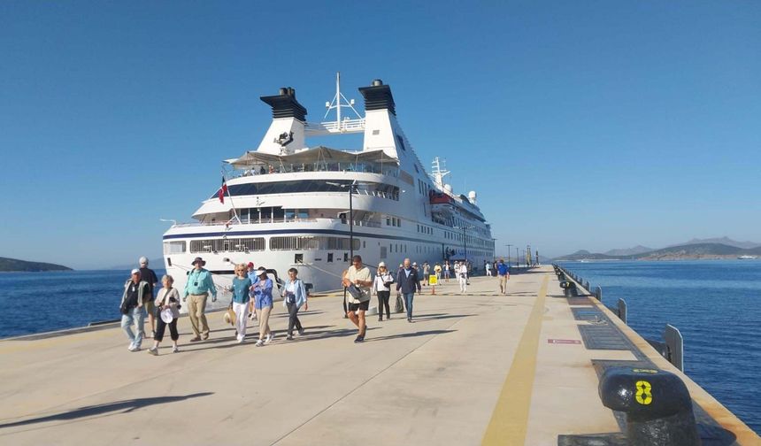 Bodrum'da Sıcak Havayı Fırsat Bilenler Sahilleri Koştu