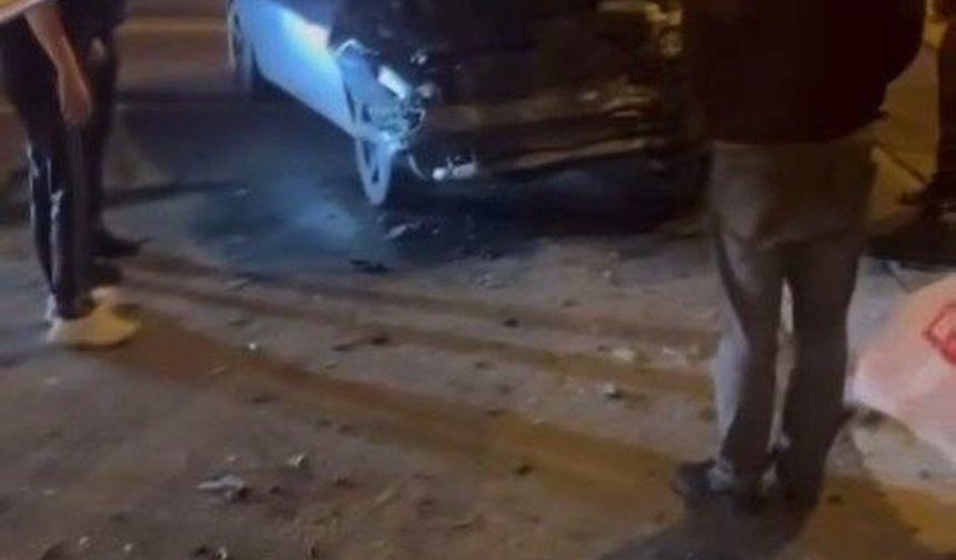 Diyarbakır'da otomobil yük trenine çarptı