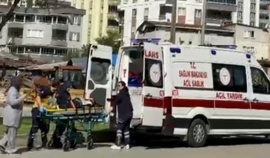 Hafif ticari araç ve otomobilin çarpıştığı kazada 3 çocuk yaralandı