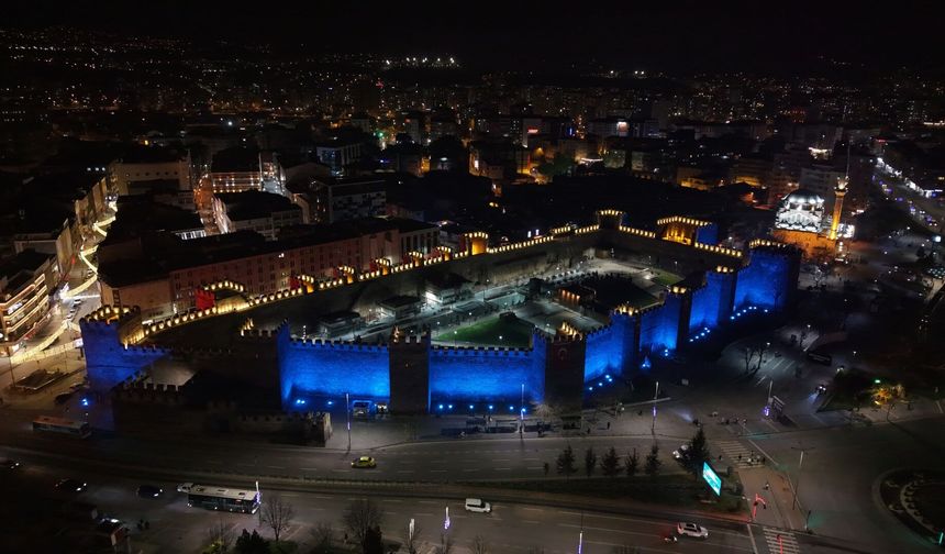 Kayseri Kalesi ve Saat Kulesinde 'Otizm' Farkındalığı