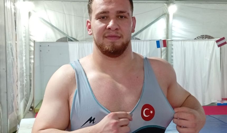 Milli güreşçi Hakan Büyükçıngıl, 125 Kiloda Bronz Madalya Kazandı