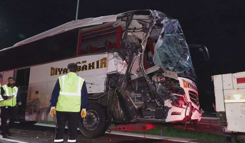 Sancaktepe'de korkutan otobüs kazası!