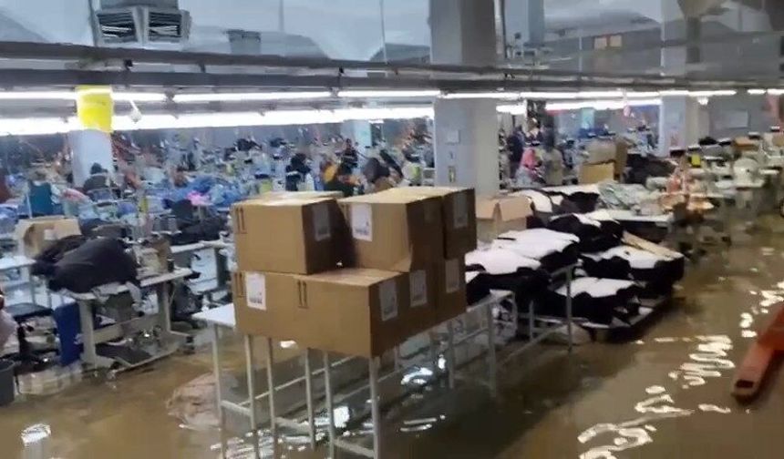 Şanlıurfa'da su basan tekstil fabrikasındaki işçiler tahliye edildi