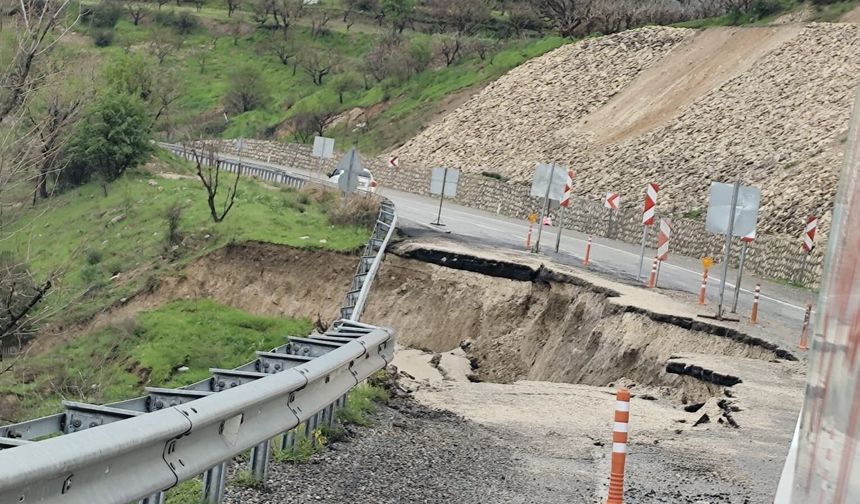 Siirt'te kara yolu çöktü