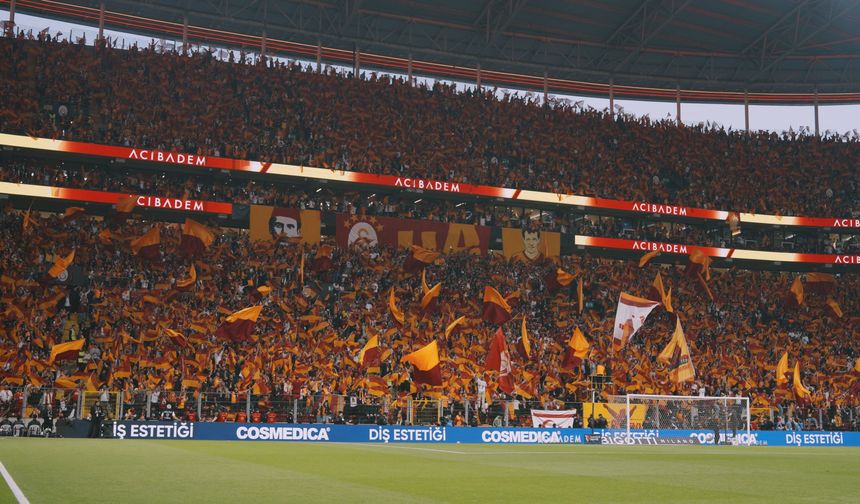 Galatasaray Rams Park'ta Taraftarı ile Buluştu