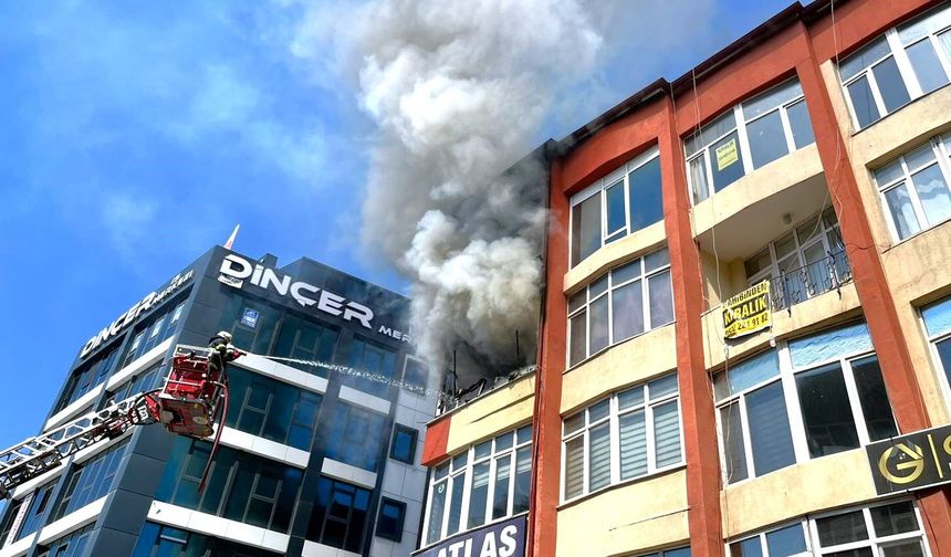 Aksaray'da iş merkezinde korkutan yangın