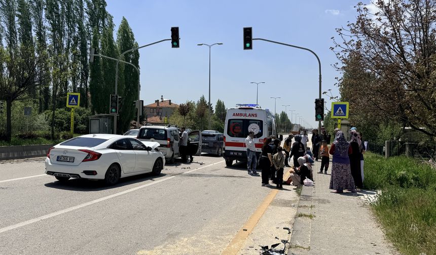 Çubuk'ta üç araç çarpıştı: 3 yaralı