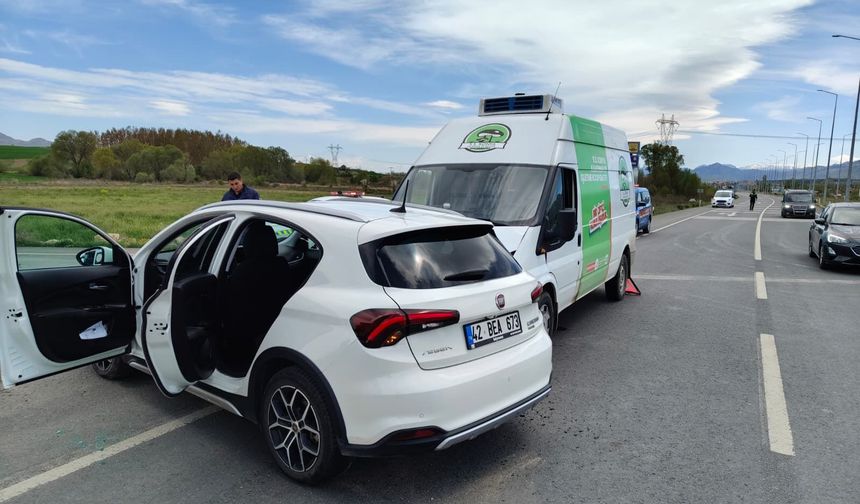 Konya'da minibüs ile otomobil çarpıştı: 4 kişi yaralandı