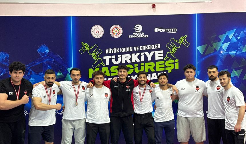 Sivaslı sporculardan Mas Güreşi Büyükler Türkiye Şampiyonası'nda altın madalya