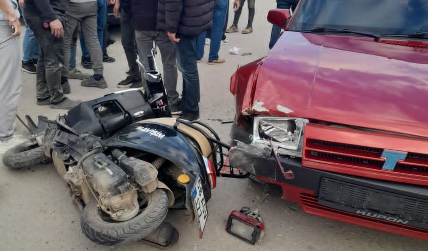 Suşehri'nde motosiklet ile otomobil çarpıştı: 1 kişi yaralandı