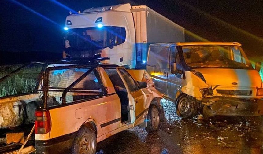 Yozgat'ta Minibüsle Pikap Çarpıştı