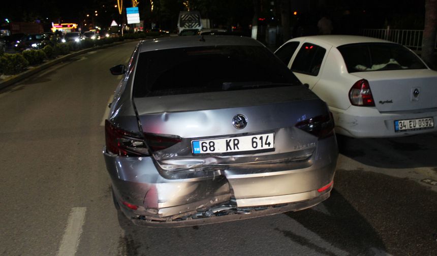 Aksaray'da aynı yöne giden otomobiller çarpıştı; 6 yaralı