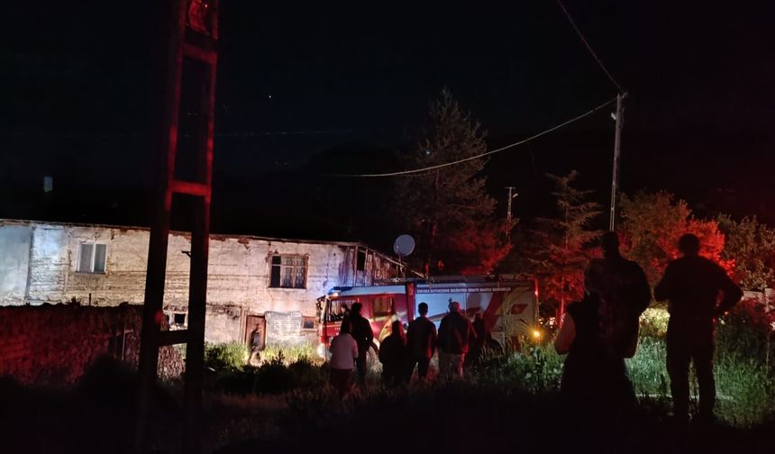 Ankara'da Tek Katlı Ev Yandı