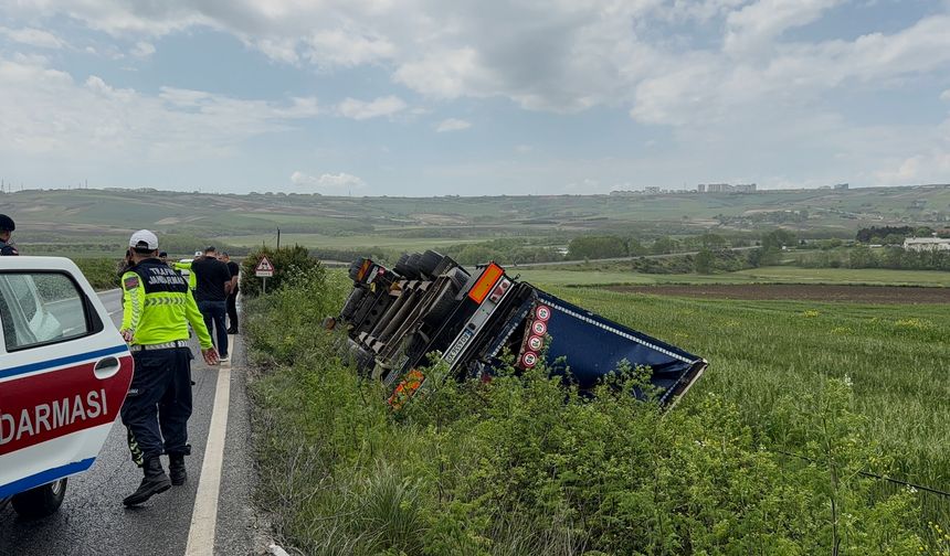 Arnavutköy'de korkutan TIR kazası