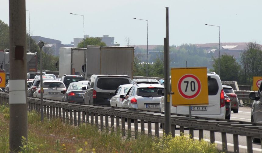 Bolu Dağı geçişinde bayram trafiği yoğunluğu oluştu