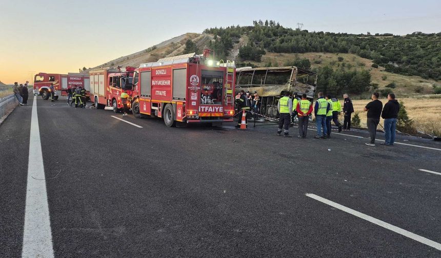 Denizli'de feci kaza: 1'i bebek 8 ölü, 33 yaralı