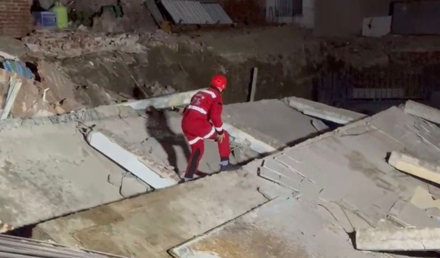 Erdek'te 3 katlı bina çöktü