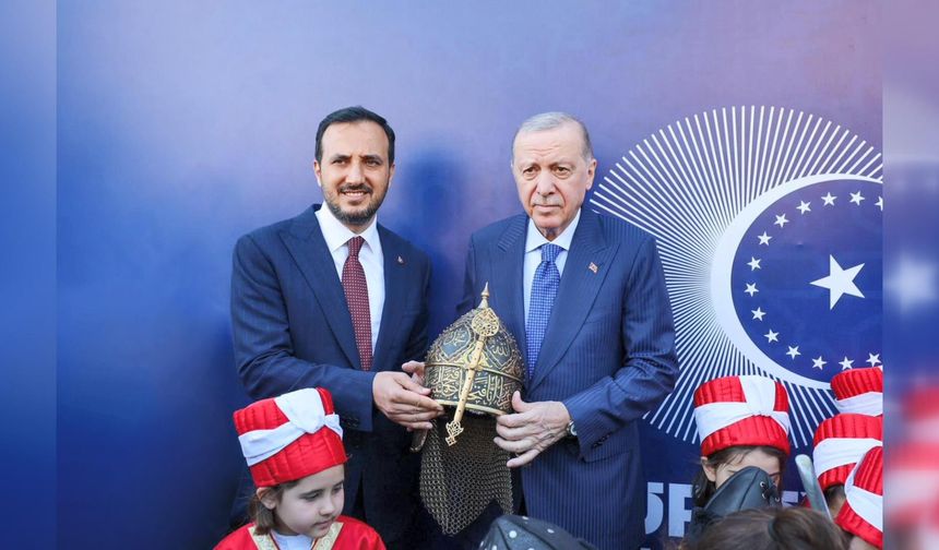 Erdoğan’a Fetih Ruhunu Yansıtan Özel Miğfer Hediyesi