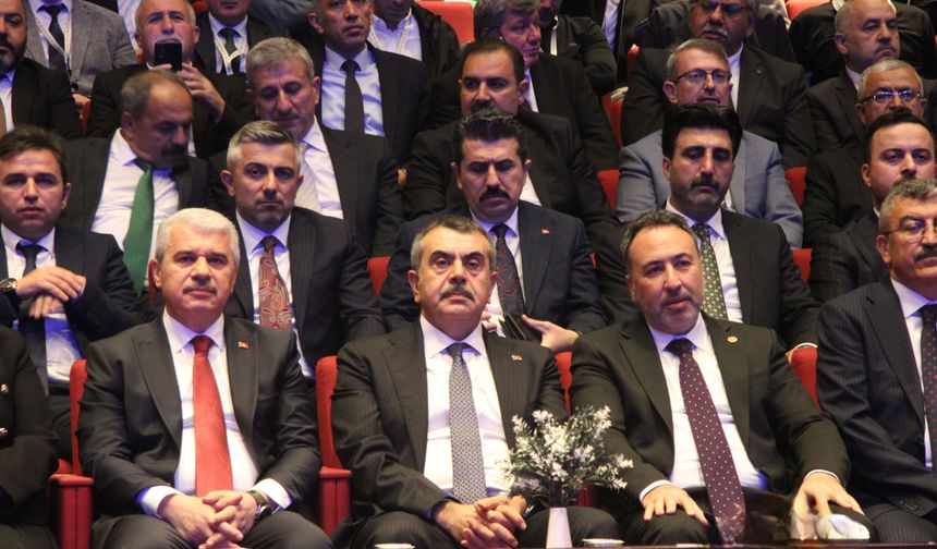 "Evlatlarımızı ekranların insafına terk etmemeliyiz"