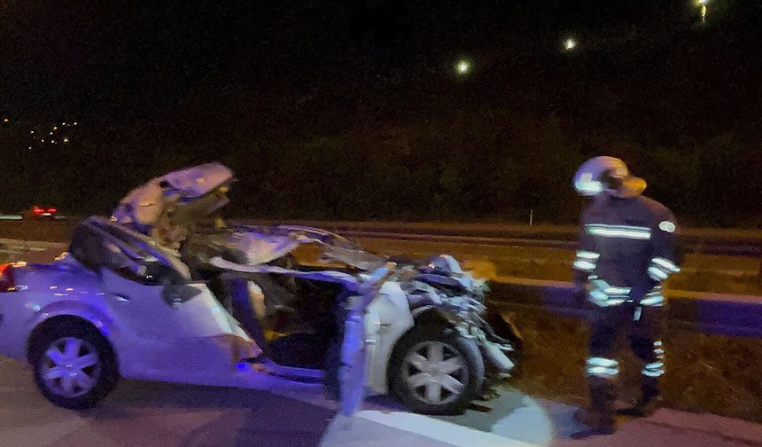Hatay'da Otomobil, Tıra Çarptı